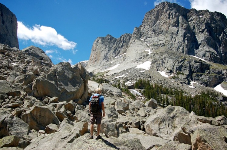 Davin Bagdonas scouting in the Cirque of the Boulders.